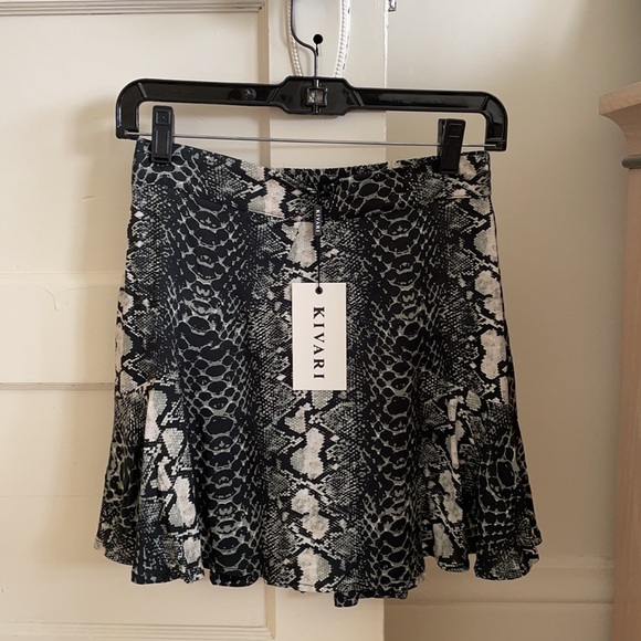 NWT Kivarti Tangara Snakeskin Miniskirt ✨ - Picture 2 of 3